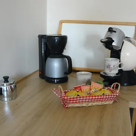 欢迎来宾招待所 *